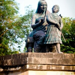 Raje_Shivaji_with_mother_Jijamata
